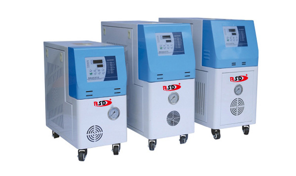 運水(shui)式模溫(wen)機