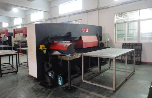 全自(zi)動32頭(tou)沖床(chuang)